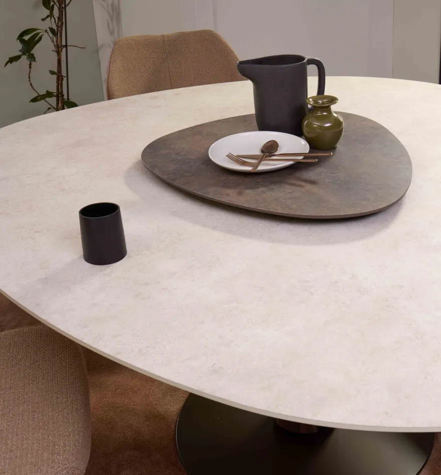 Bree's New World Steely Eettafel
