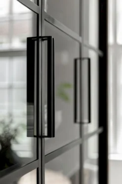 DTP Home Metropole Vitrinekast