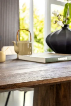 Eleonora Aron Bruin Eettafel
