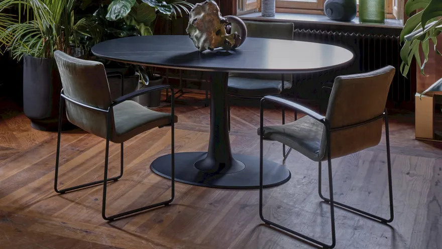 Leolux Columna Eettafel